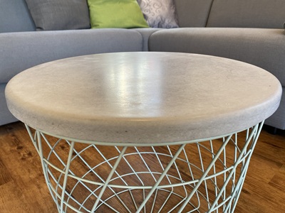 geschützte Oberfläche einer DIY Beton Tischplatte