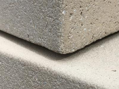 Detailaufnahme Sparkasse Kempten - gestrahlte Oberfläche mit Sandstrahlgranulat PowerGrit