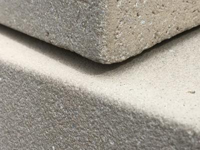 Detailaufnahme Sparkasse Kempten - gestrahlte Oberfläche mit Sandstrahlgranulat PowerGrit