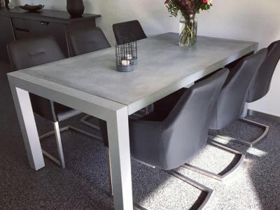 Dining table with surface protection © Daantje Beton Design