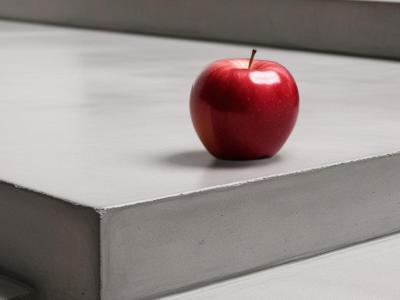 Apfel auf lebensmittelechter Betonoberfläche